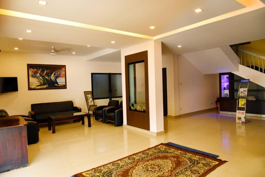 Hotel Chanakya Palakkad Exteriör bild