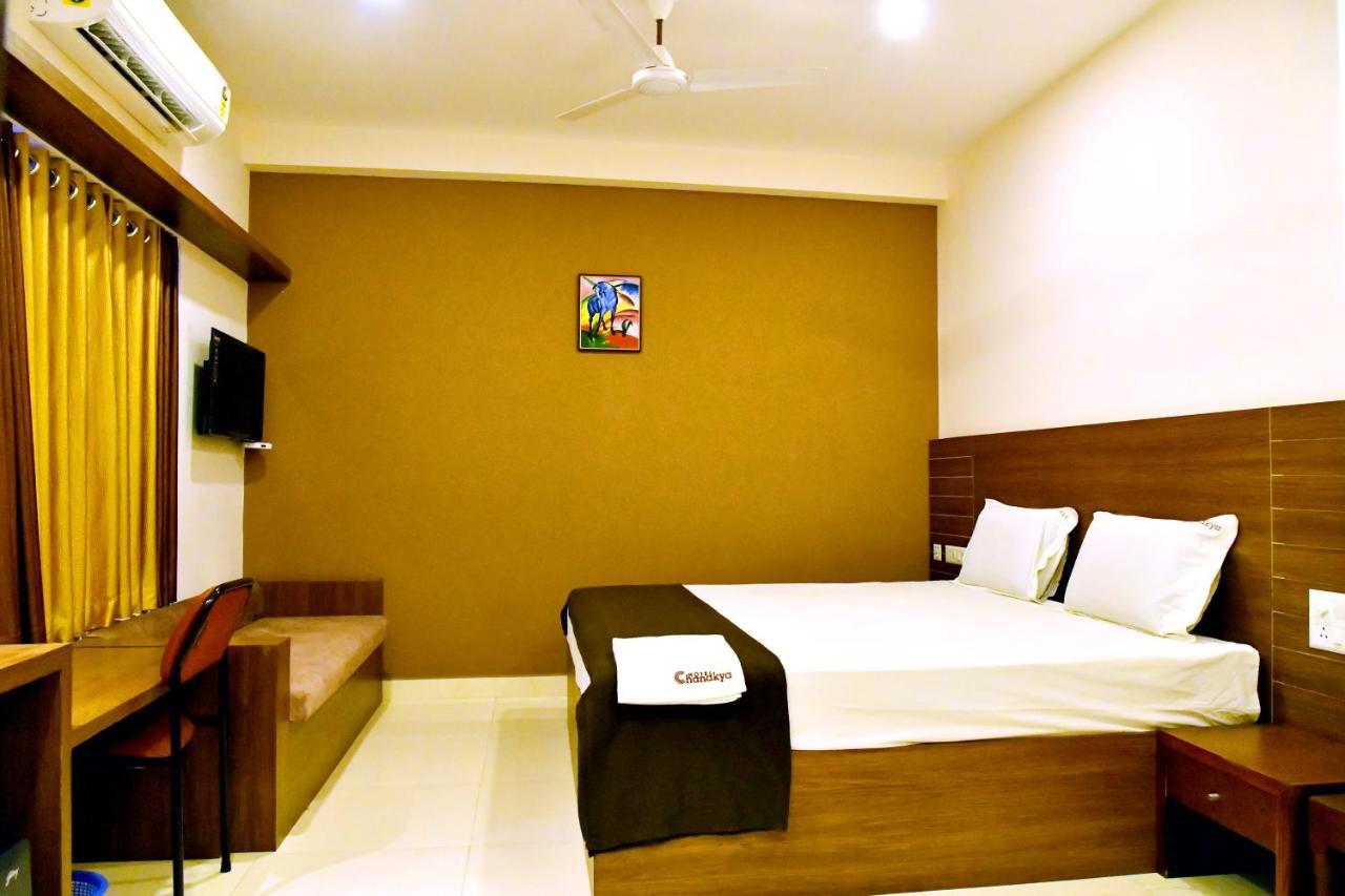 Hotel Chanakya Palakkad Exteriör bild
