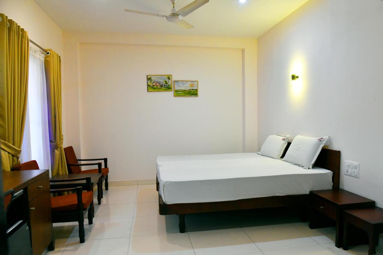 Hotel Chanakya Palakkad Exteriör bild